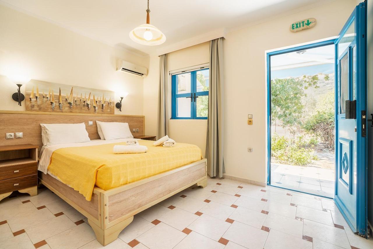 Livadia Beach Suite エクステリア 写真